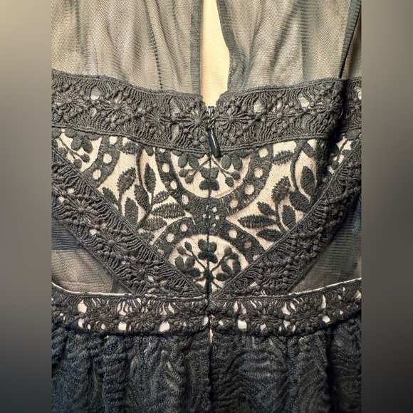 BCBG MaxAzria Joselyn Black Lace Sleeveless Cocktail Dress – Size 2 - Picture 5 of 7
